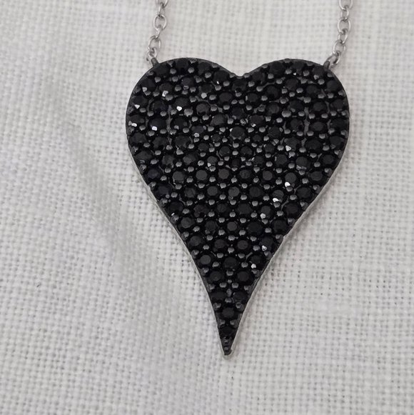 Elegant 925 Sterling Black Heart Pendant Necklace - Picture 10 of 14